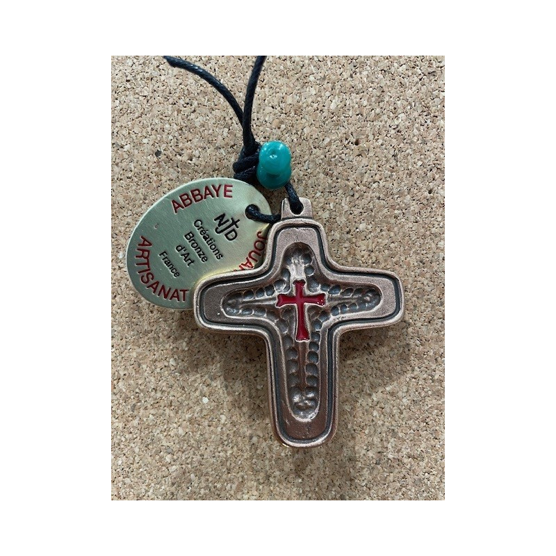 Croix de naissance avec émail rouge, bronze d'art, Abbaye Bénédictine de Notre-Dame de Jouarre